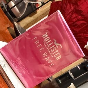 Hollister Free Wave Pink Packaging